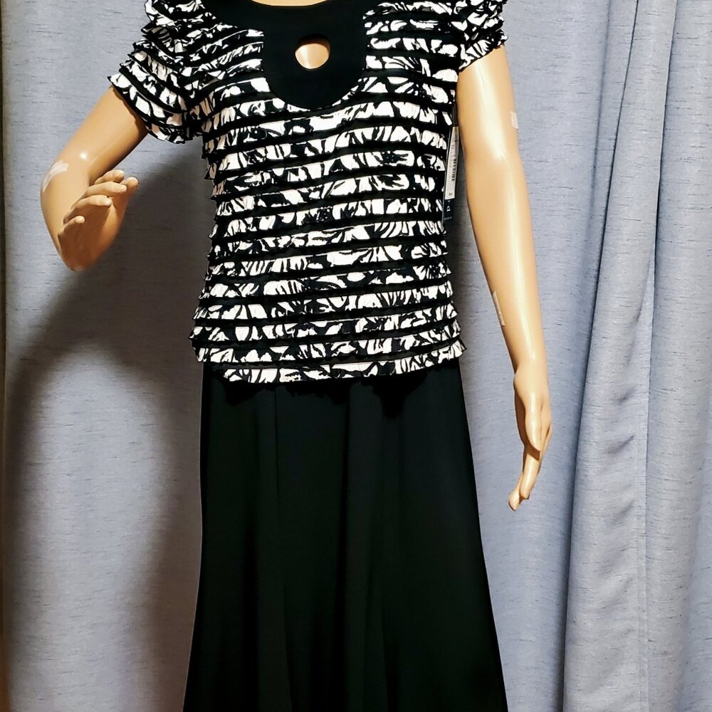 Connected New Ladies size 8 black and white dress